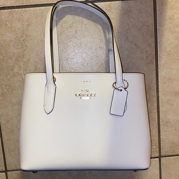 Coach Mollie 25 Gold/Chalk Light Saddle Leather ToteBrand new
